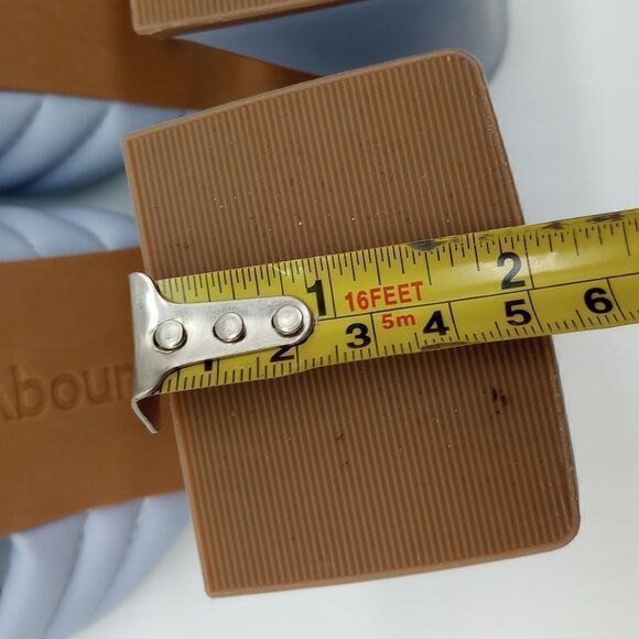 EUC ABOUND Pearl Cross Band  Blue Feather Open Toe Sandals 4.25" Block Heel 9.5 - Picture 3 of 12